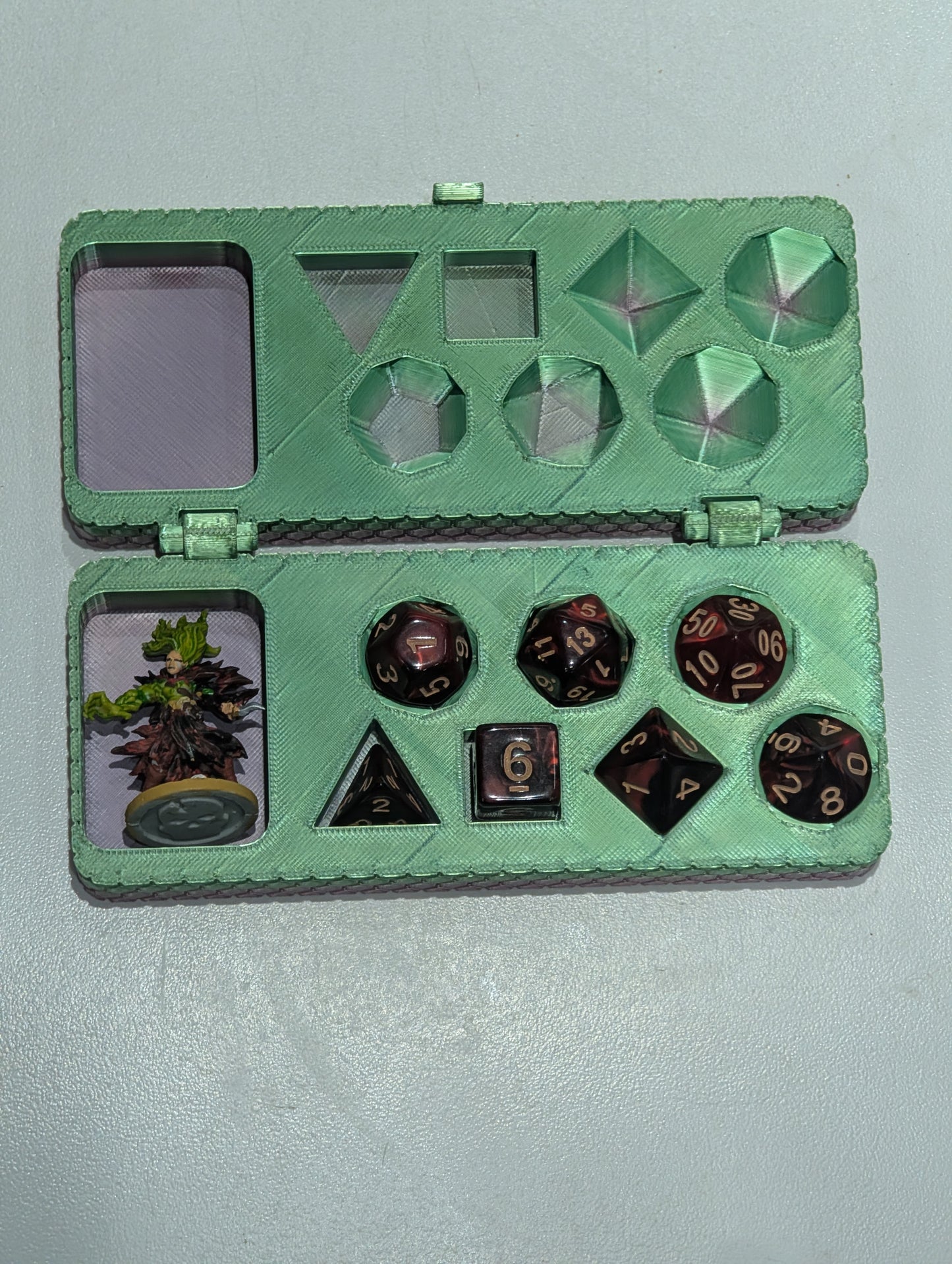 3D Printed D&D Dice and Mini Case
